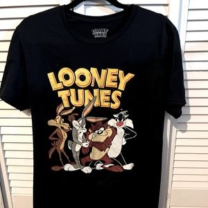Looney Tunes tee shirt medium